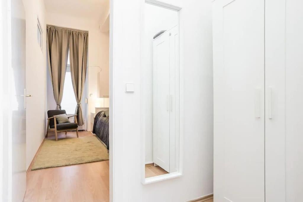 Newly Furnished For Up To 6 People Berlim